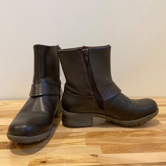 Clarks Collection Soft cushion Brown  Ankle Boots With Side Zipper size 5 harnes - Picture 8 of 15